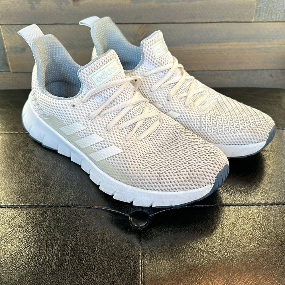 Women’s Adidas Asweego Sneakers size 8